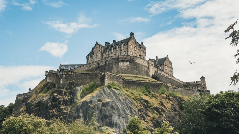 10. Edinburgh Castle (35,737 square meters) 10. Edinburgh Castle (35,737 square meters)